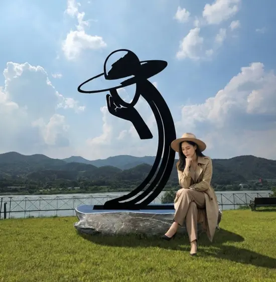 깊은 생각 — 설치미술 작품