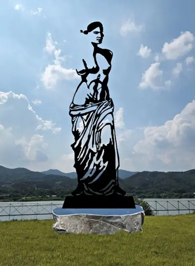 두 얼굴 비너스 — 설치미술 작품
