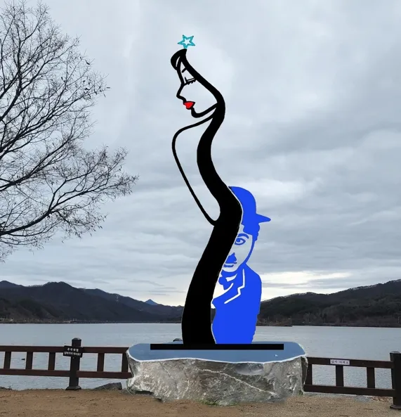마마보이 채플린 — 디테일 1 (2 / 2)