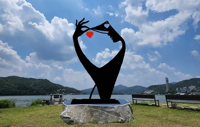 사랑의 실천 — 설치미술 작품