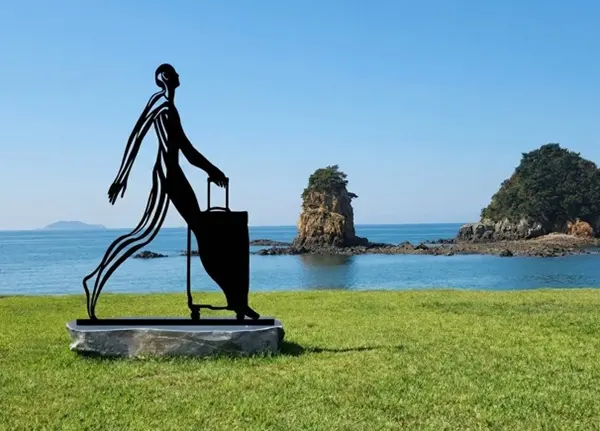 여행 — 설치미술 작품