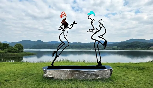 인생의 왈츠 — 설치미술 작품